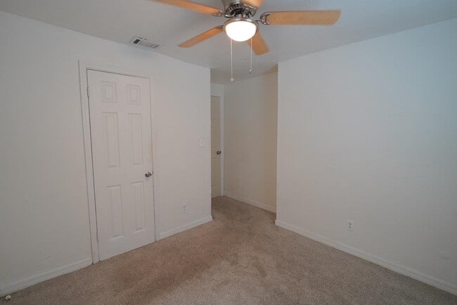 Building Photo - 702 Nassau St