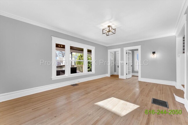 Building Photo - STUNNING REMODEL!!! Extremely Spacious 4 B...