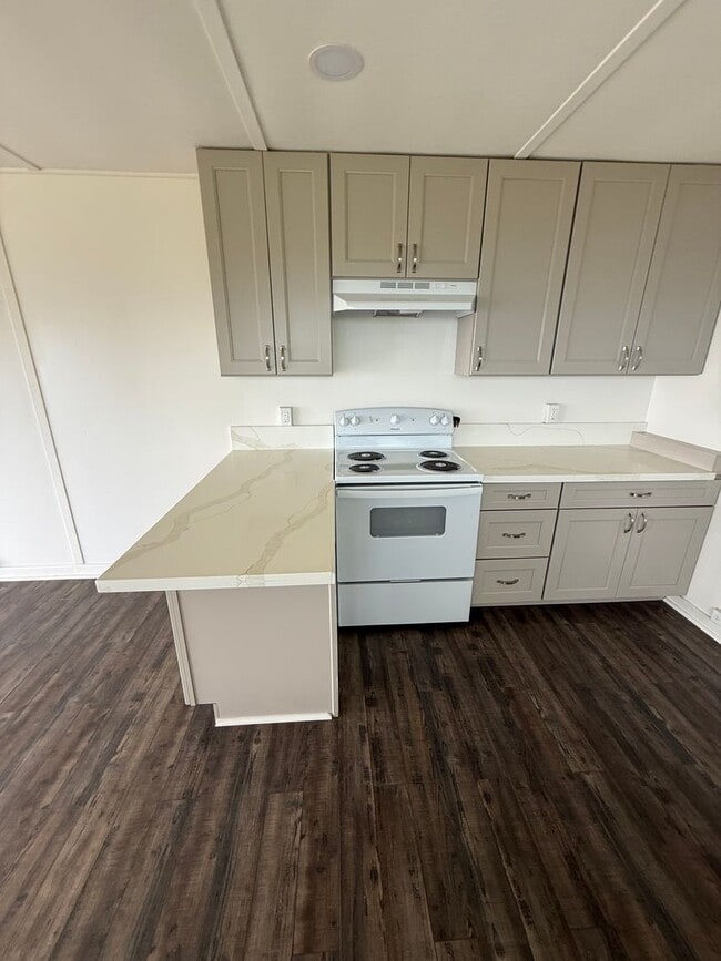 Building Photo - For Rent – 2BR / 1BA Home with Stunning Kahala Mountain View