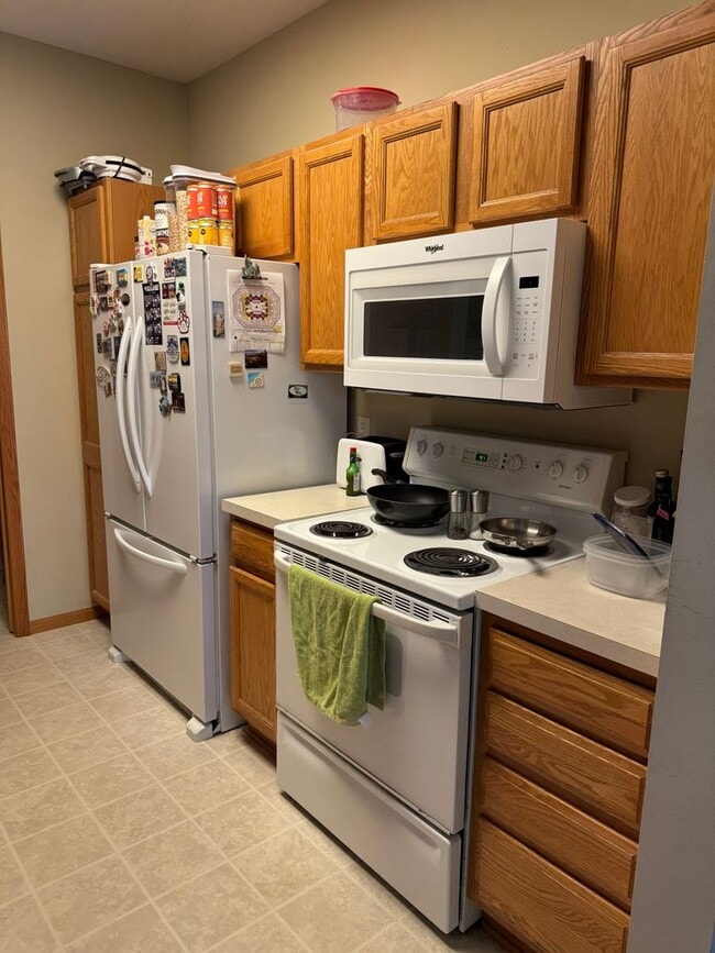 Building Photo - Great Location *2Bed*1.5Bath Townhouse - Oakdale-Available May 1