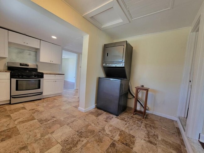 Building Photo - 53 Salem Pl