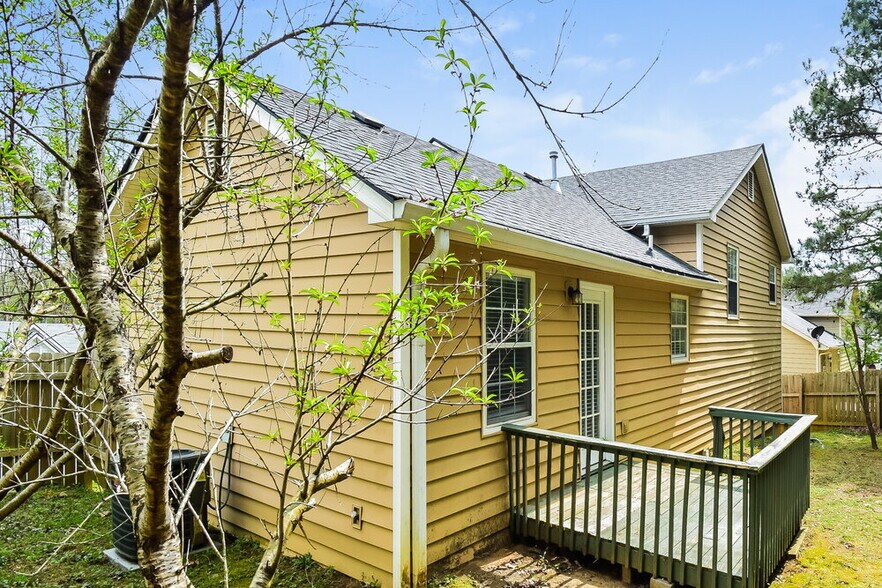 Building Photo - 213 Hampton Dr