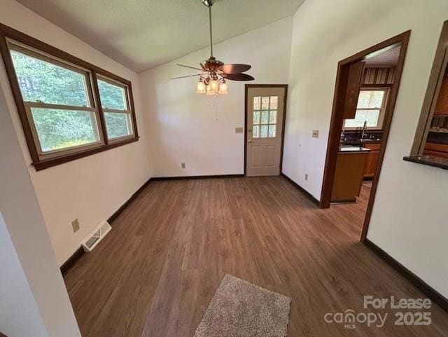 Building Photo - 117 Teakwood Ln