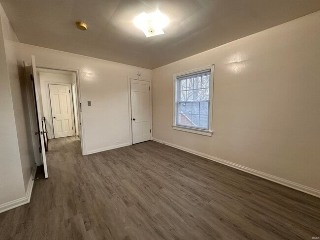 Building Photo - 909 Lincoln Ave