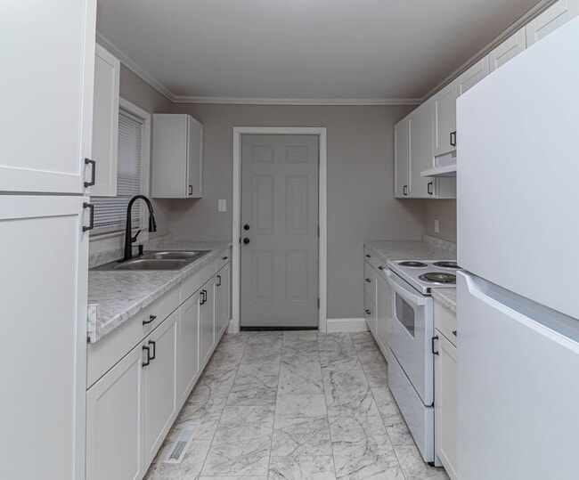 Building Photo - 3 BR | 1 BA Brick Home in Goldsboro *less than 2 miles from SJAFB!