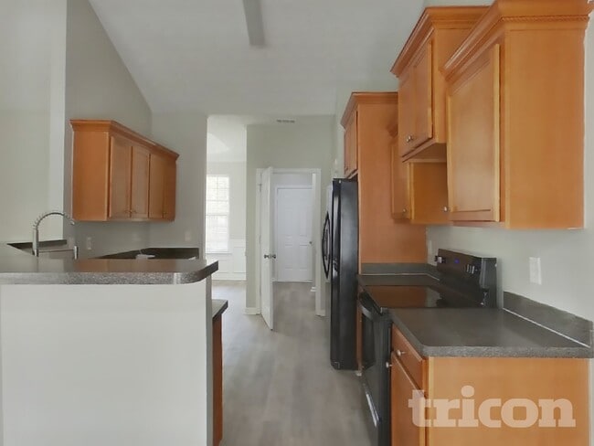 Building Photo - 5746 Lakeside Dr