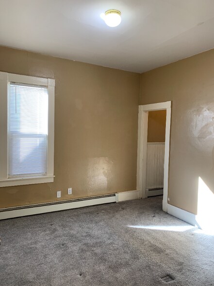 Building Photo - 724 E High St