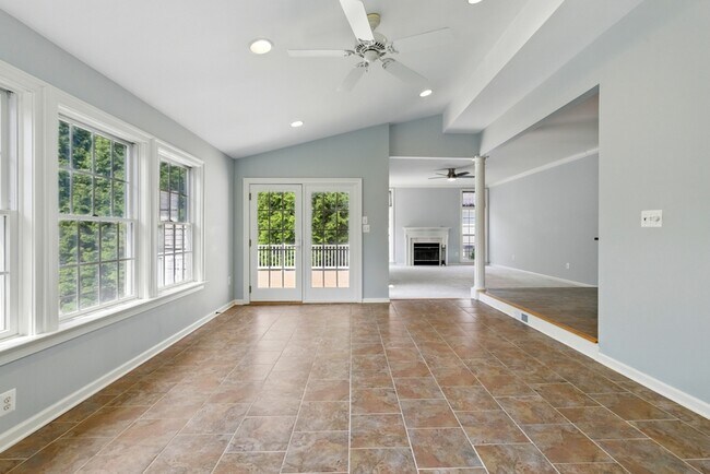 Building Photo - 2513 Holly Springs Ct