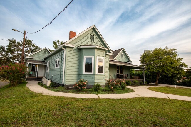 Building Photo - 116 Church St