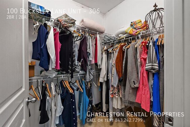 Building Photo - 100 Bucksley Ln