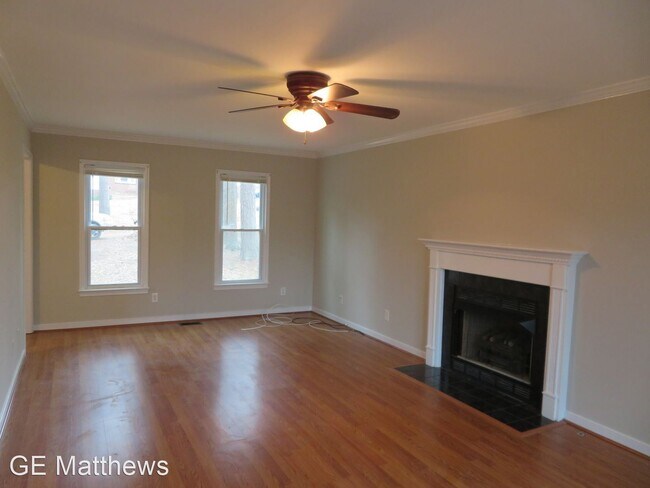 Building Photo - 4 br, 2.5 bath House - 120 Lakeside Drive