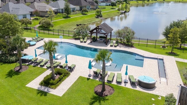 Building Photo - 3 Bedroom House in Gated Community with Community Pool