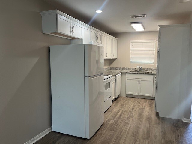 Building Photo - 1572 E Pine Lake Cir