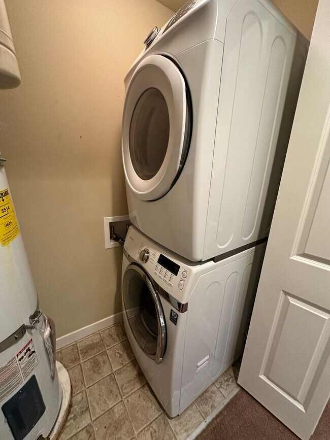 Building Photo - 1613 Burnside Pl