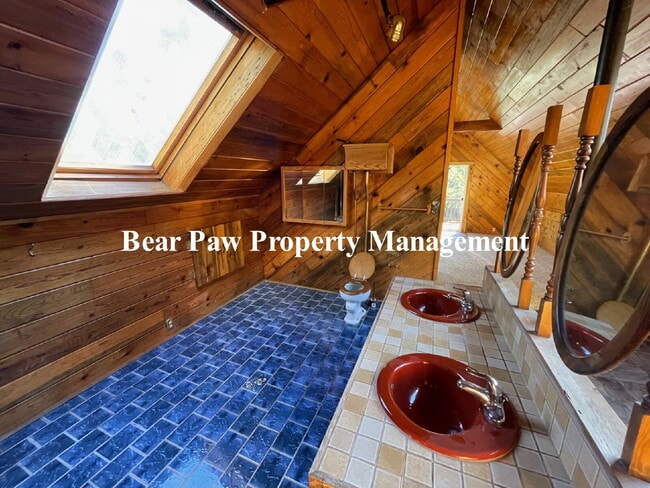 Building Photo - Perfect Mountain Log Home!