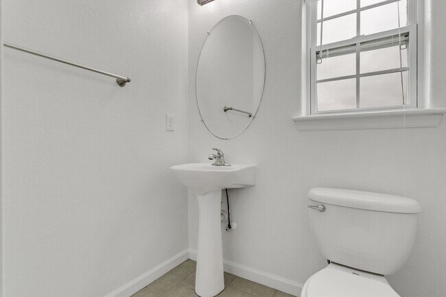 Building Photo - Shingle Landing 4 bedroom; 2,5 bath PET FRIENDLY Custom Home, Moyock NC