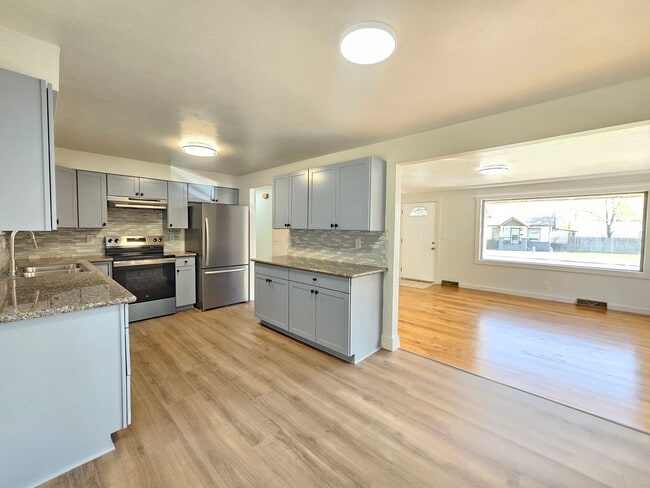 Building Photo - $1,995 - 4 Bed / 1 Bath Home with Fully Fe...