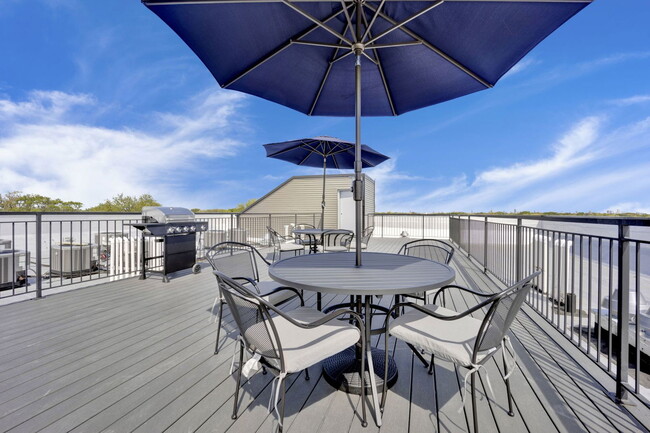 Building Photo - 4350 W Lawrence Ave