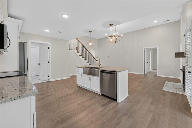 Building Photo - Like New Three Bedroom with Bonus!