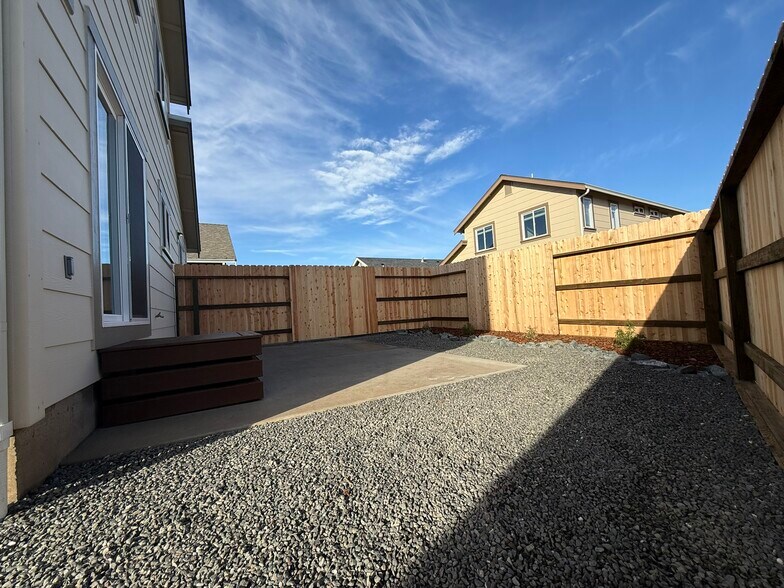 Building Photo - 1660 Ascent Pl