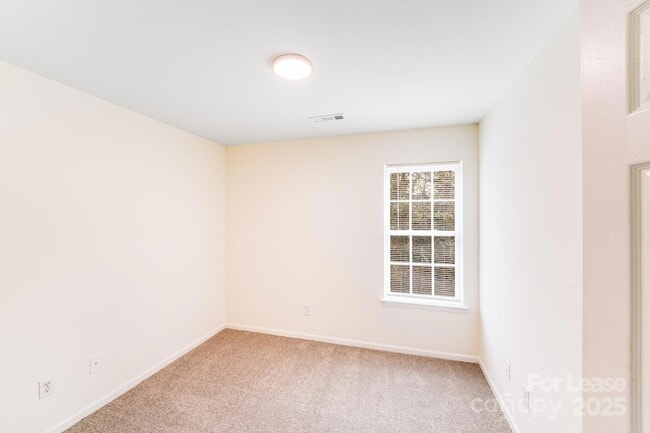 Building Photo - 814 Mt Holly-Huntersville Rd