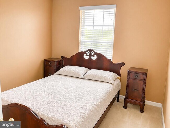 Building Photo - 4302 Begonia Dr