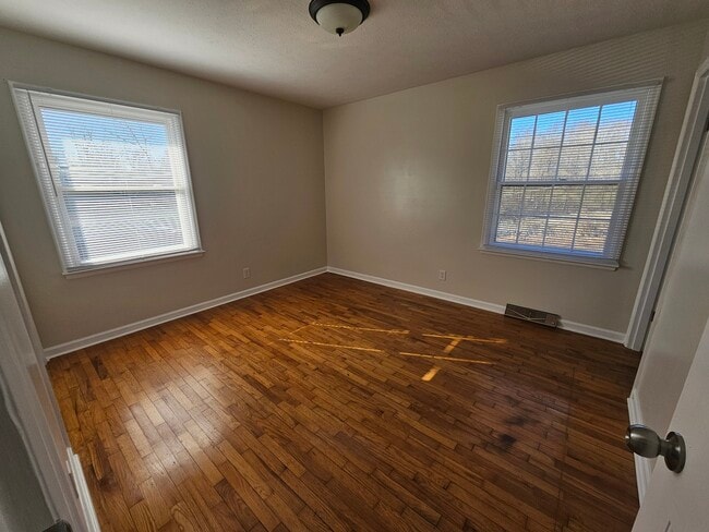 Building Photo - 167 Hill-N-Dale Dr