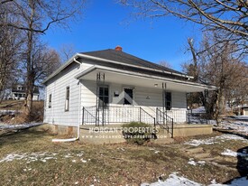 Building Photo - 616 E 4th St