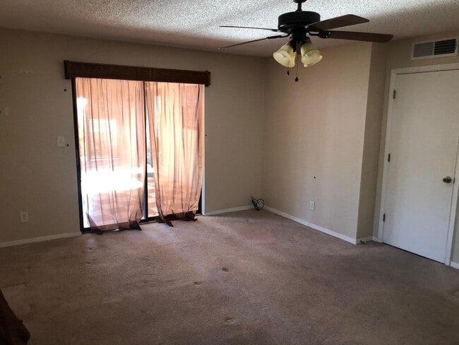 Building Photo - 230 Stern Dr