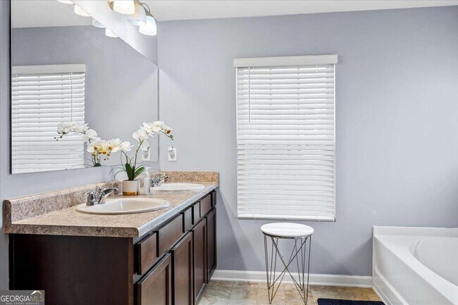 Building Photo - 637 Yazzie Pl