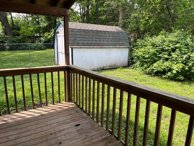 Building Photo - Cozy two bedroom ready now!