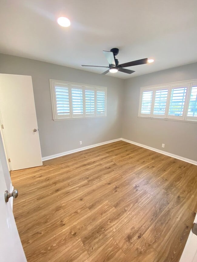 Building Photo - Updated 3 Bedroom Cypress House w/ 2 Car G...
