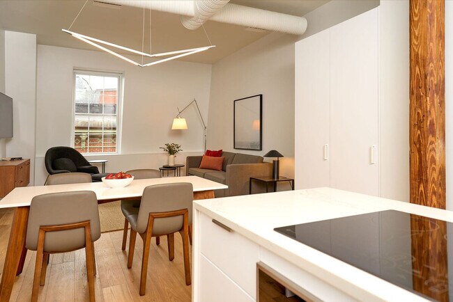 Building Photo - 121 Middle St