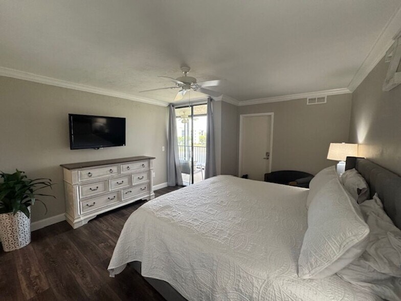 Building Photo - Flagship Village Condo in The Landings Yacht Golf & Tennis Club