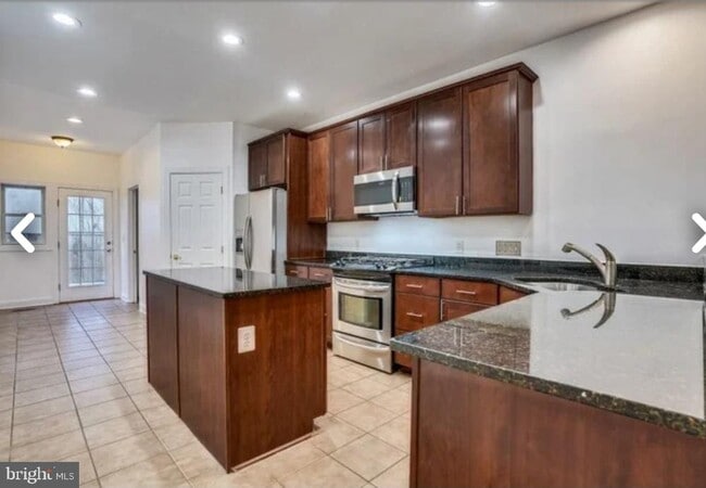 Building Photo - 111 E Cross St