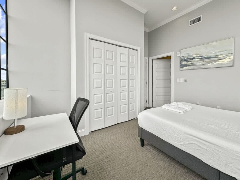 Building Photo - 1421 N 5th St