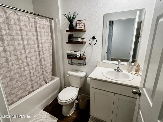 Building Photo - 646 Celtic dr