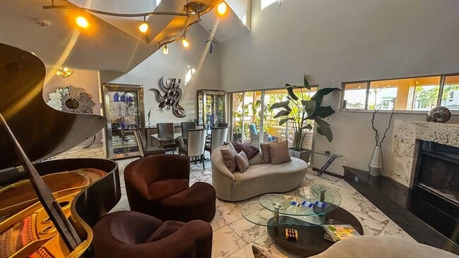 Building Photo - 1635 Royal Palm Dr S