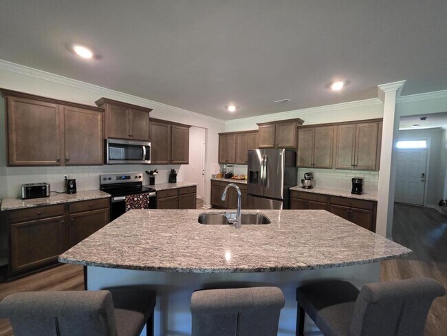 Building Photo - 352 Castlepath Dr SW