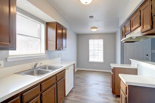 Building Photo - 313 Queens Ct S