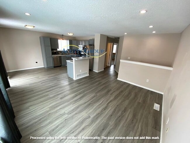 Building Photo - 4 Bedroom, 2 Bath Single Family Home in Mo...