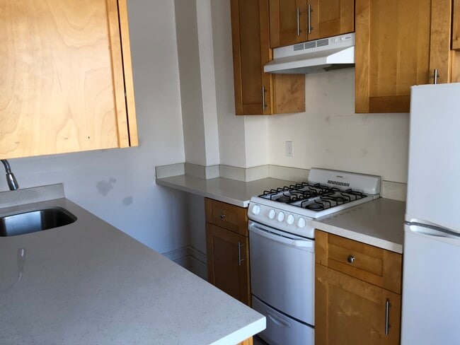 Building Photo - 610 Hyde St