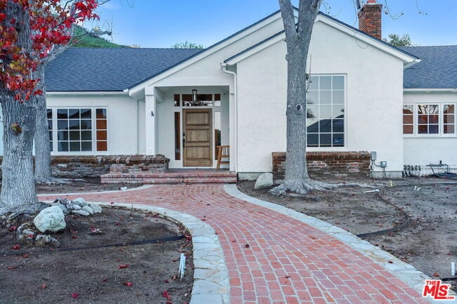 Building Photo - 17620 Camino De Yatasto