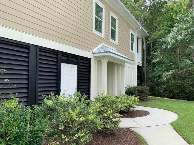 Primary Photo - 214 Crane Dr