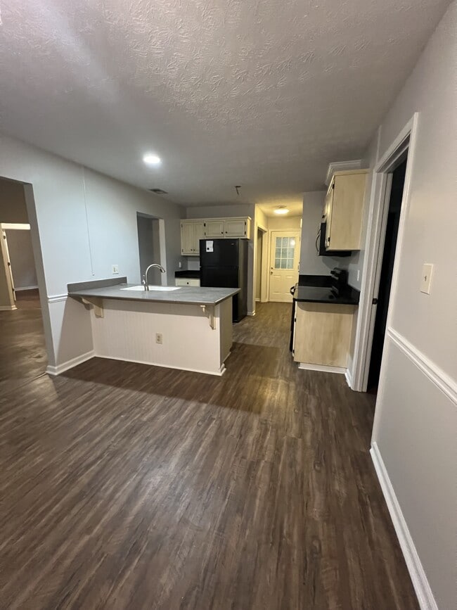 Building Photo - 1080 Sharon Pl