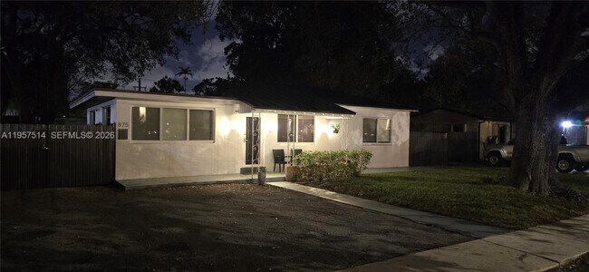 Building Photo - 875 NE 130th St