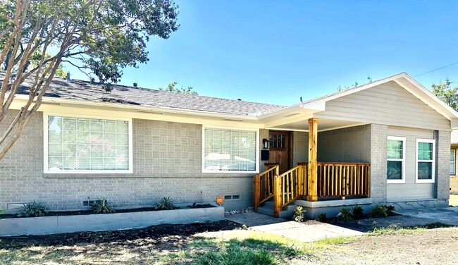 Building Photo - 441 Jolee St