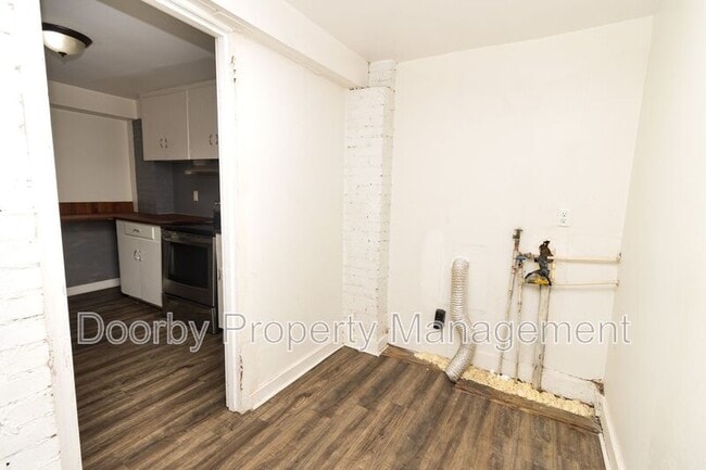 Building Photo - 910 S Crest