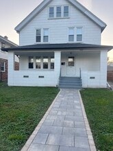 Building Photo - 2033 S 82nd St