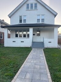 Building Photo - 2033 S 82nd St